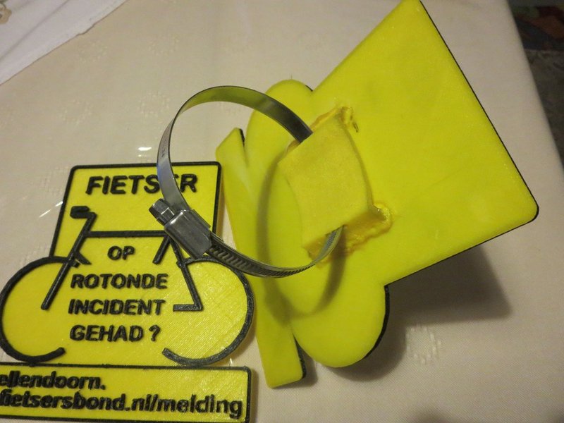 Connection on lamppost