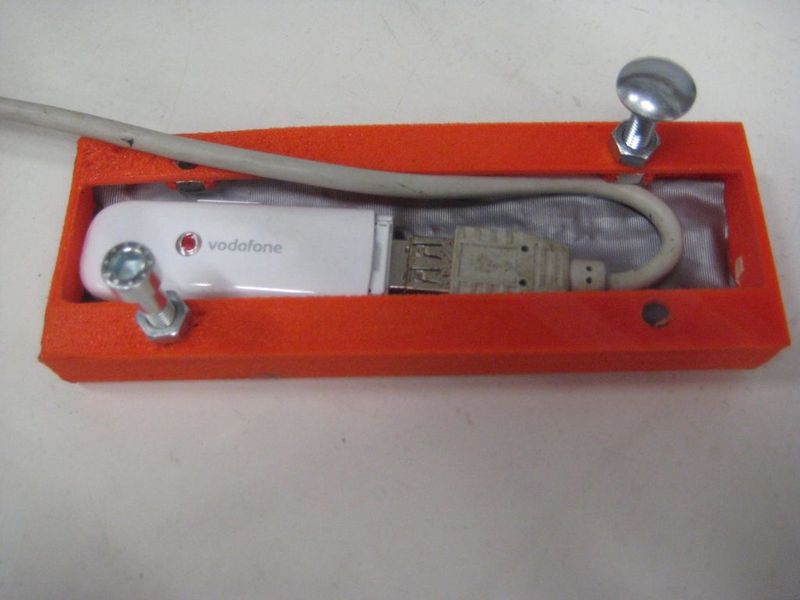 Cover for a dongle (internet connection)