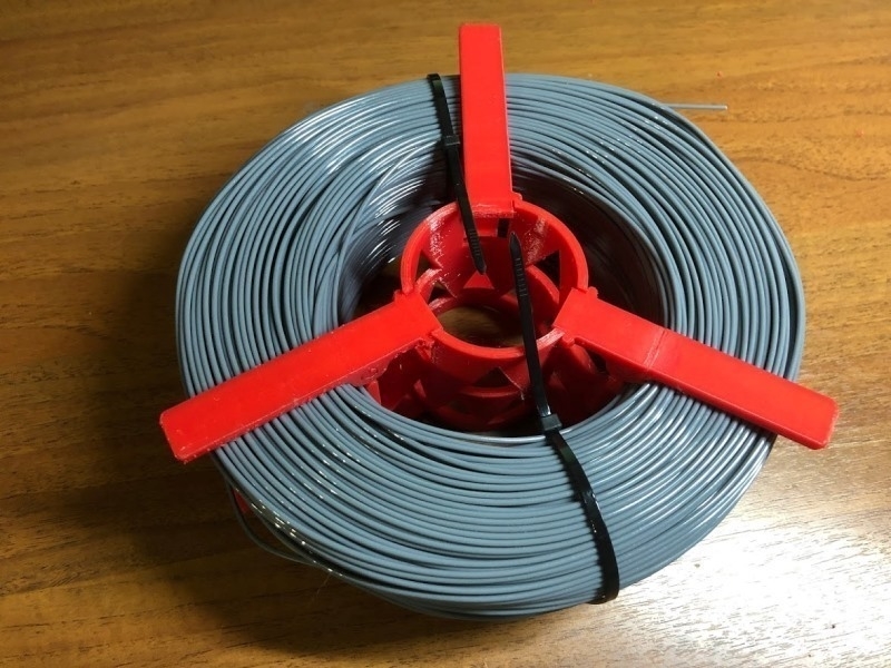 Foldable spool for the plastic