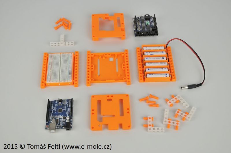 Arduino UNO R3 clone + Sensor shield + Bitbeam case