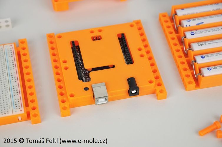 Arduino UNO R3 clone + Sensor shield + Bitbeam case 3D Print 34155
