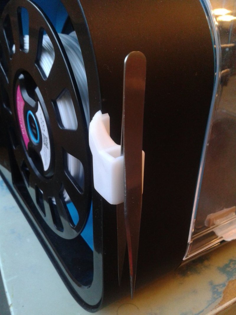 Tweeser holder for robox