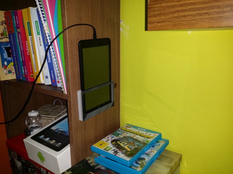 Simple wall mount tablet holder