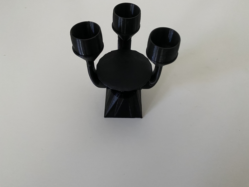 Table with arms and spinning middle