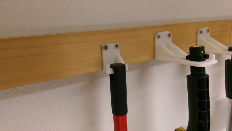 Holder -broom