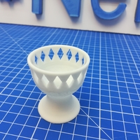 Egg cup with crown - Thumbnail 3