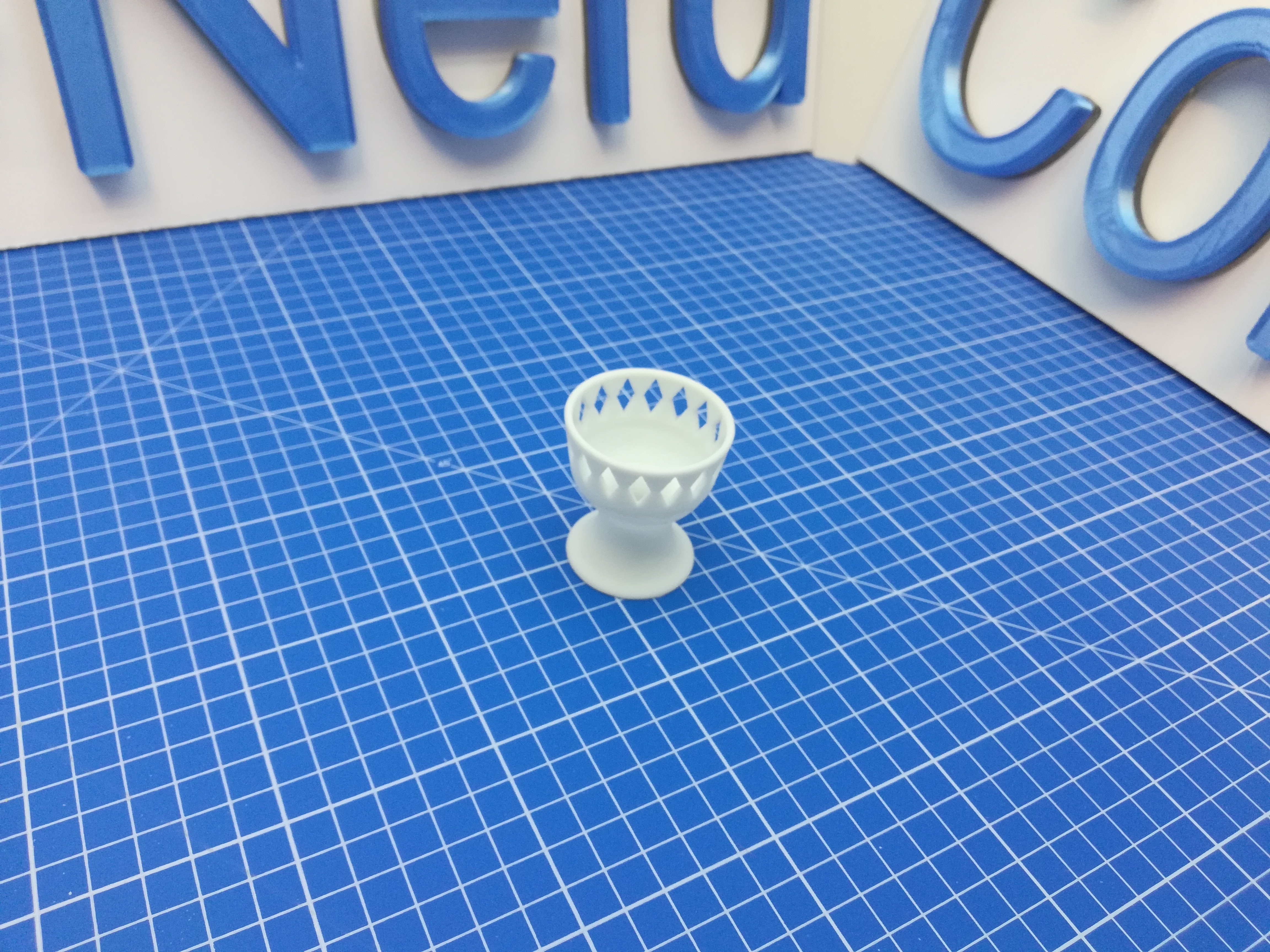 Egg cup with crown 3D Print 370132