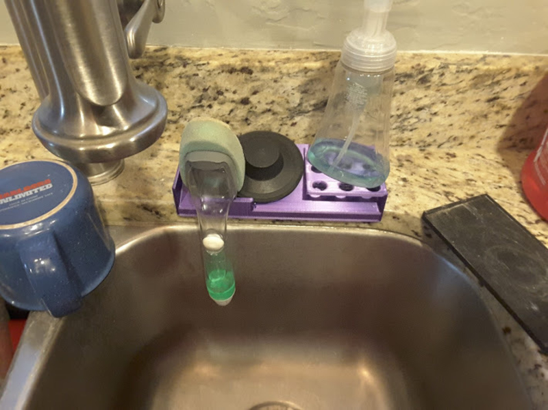 kitchen sink tool holder with water return