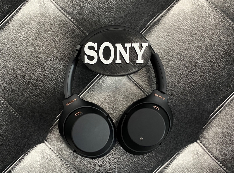 Headphones holder by Lepi
