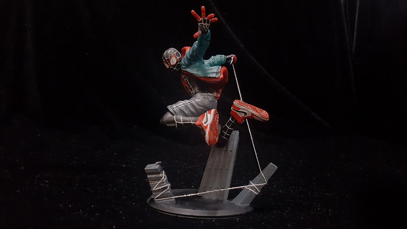 MILES MORALES SPIDERMAN INTO THE SPIDERVERSE