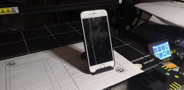 Medium NoSupports Universal PhoneStand Model1 3D Printing 383499
