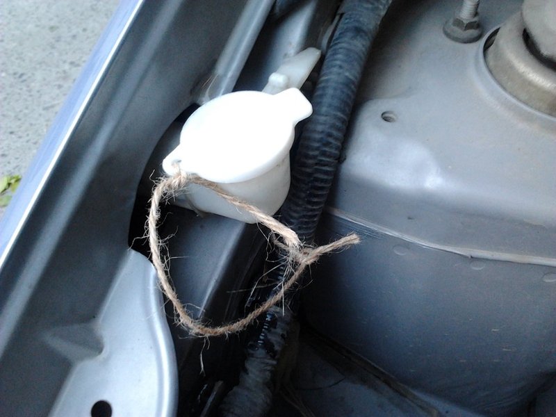 Windshield wiper's water reservoir lid.