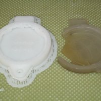 Windshield wiper's water reservoir lid. - Thumbnail 7