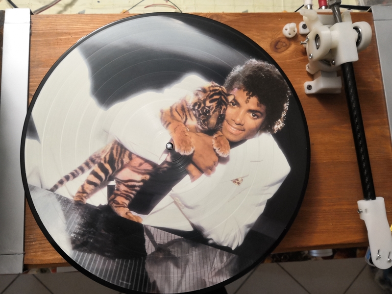 Record Player with 3D printed pieces