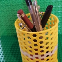 Honeycomb Penstand - Thumbnail 1