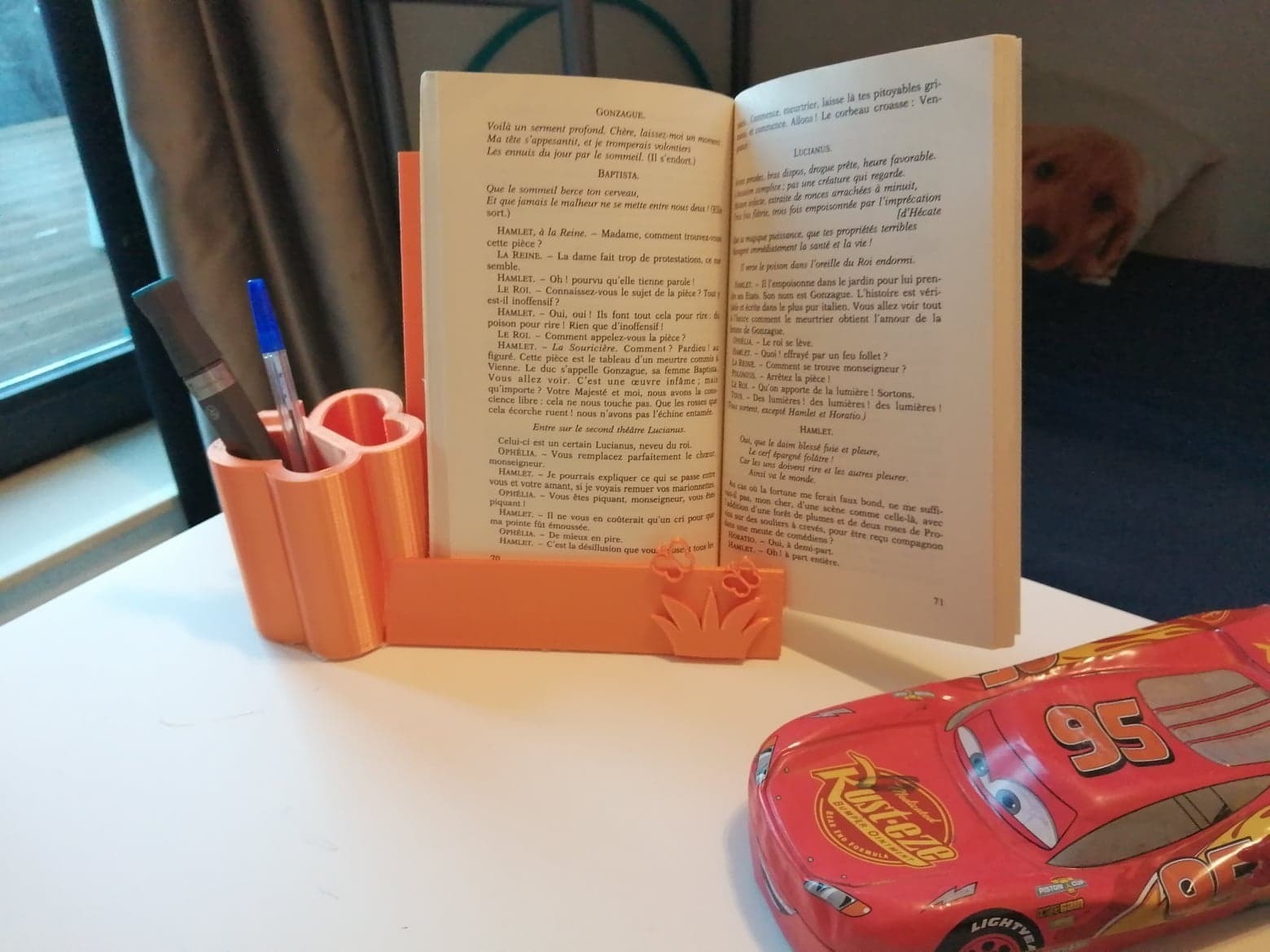 3d Printed Pen Holder And Book Holder By Light Amp Shadow Designs Pinshape