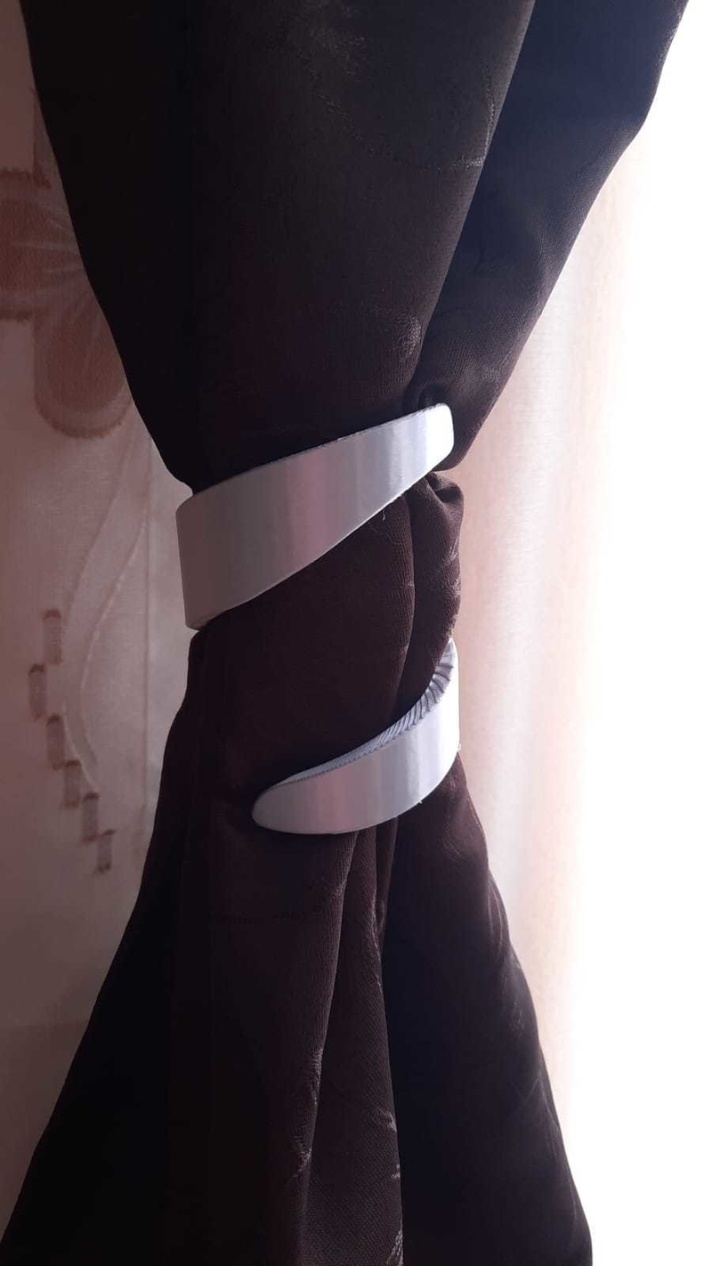 Curtain Holder