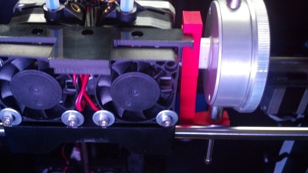 Leave on tool holder attachment for 2x v4