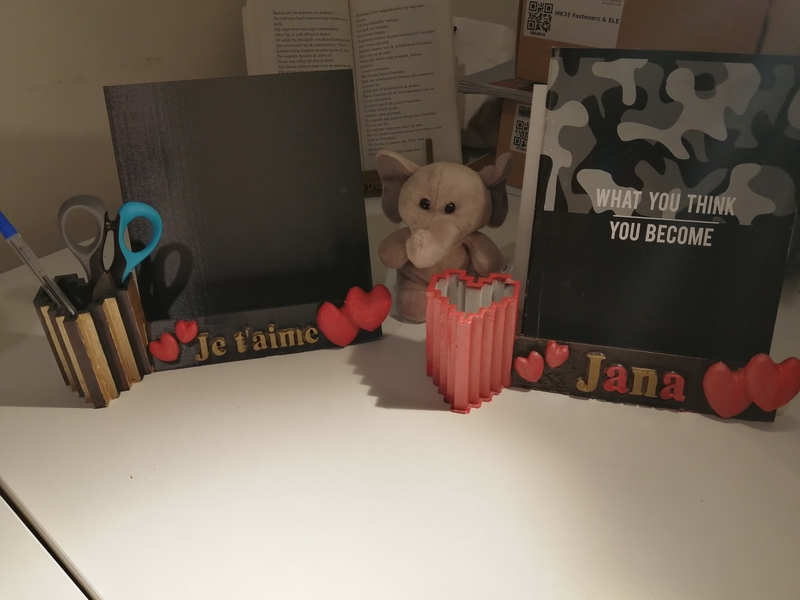 Heart book holder & pen holder