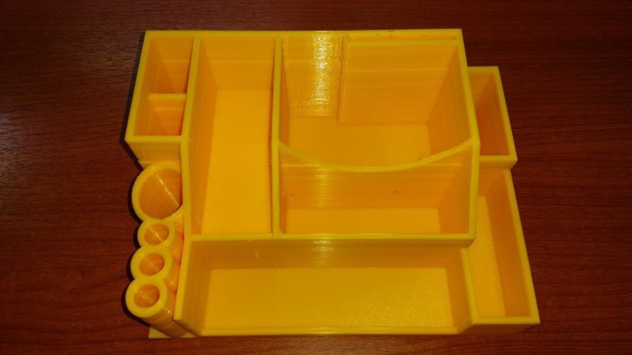 3D Printable Moderno Conjunto de Escritorio: Lapicero, Jarrón y Cuenco by  Made In Caión