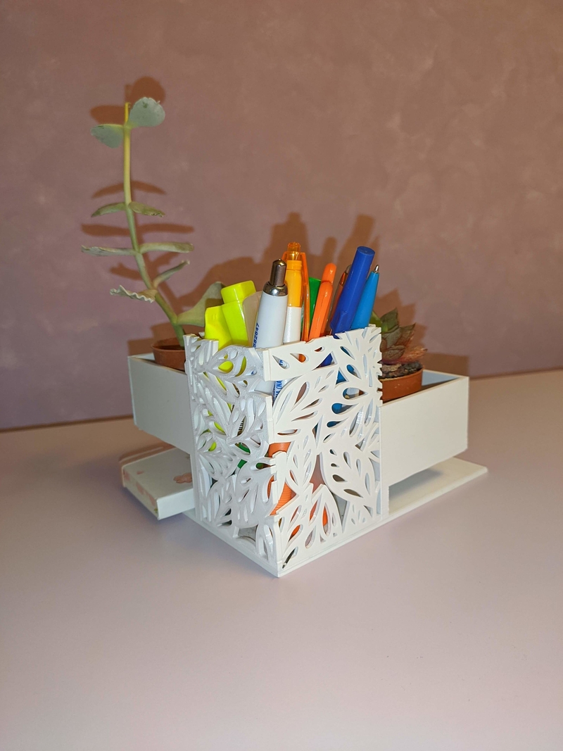 Desktop Organizer Leaves pattern