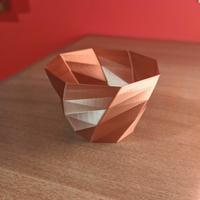 Low poly vase planter - Thumbnail 4
