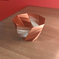 Low poly vase planter - Thumbnail 6