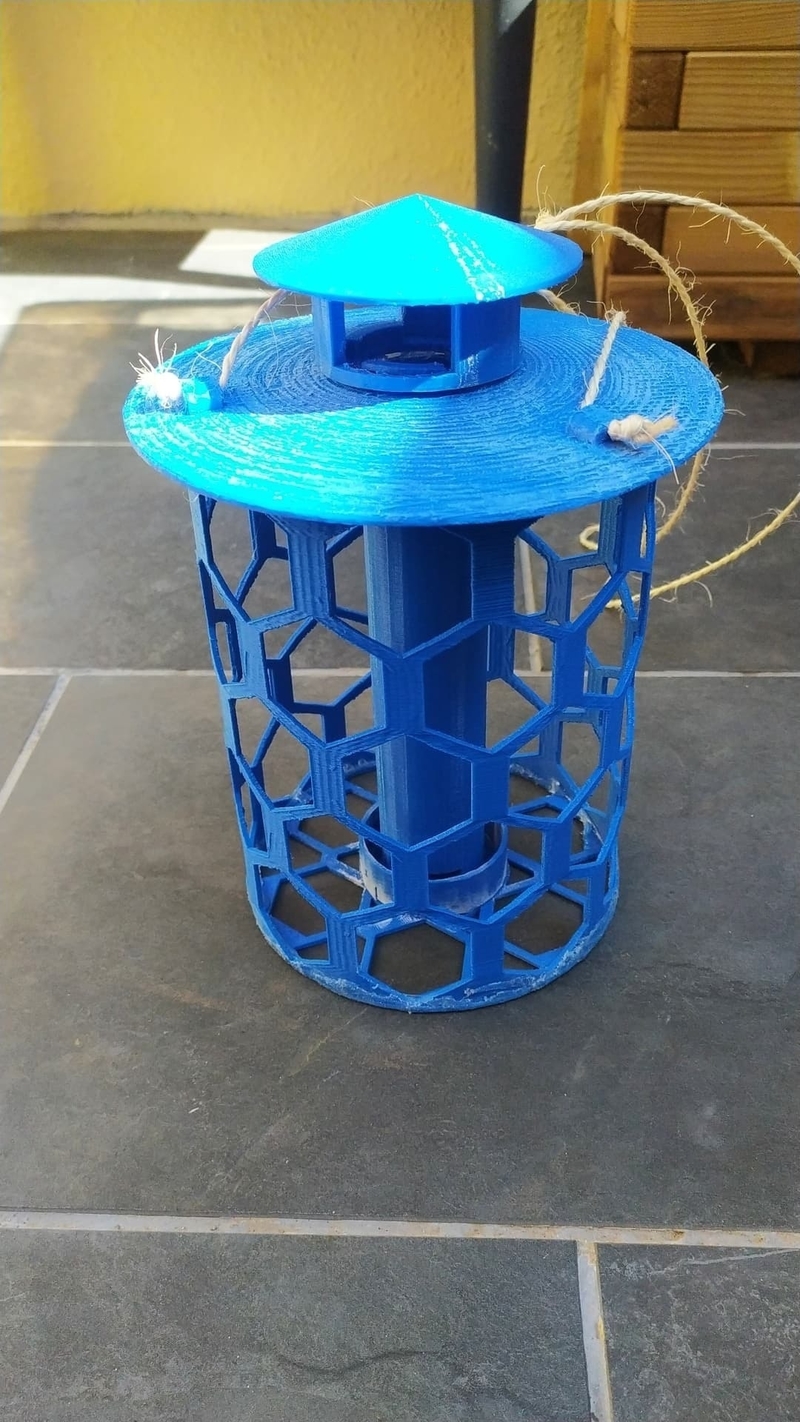 SMALL BIRD FEEDER / MANGEOIRE POUR PETIT OISEAUX