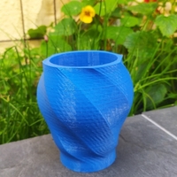 Small Flower Pot twisted octogone / Pot de fleur octogone tordu 3D Printing 406163