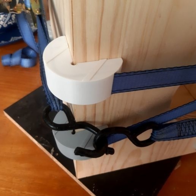 ESQUINERO PARA EL MONTAJE DE PIEZAS DE TRABAJO RECTANGULARES