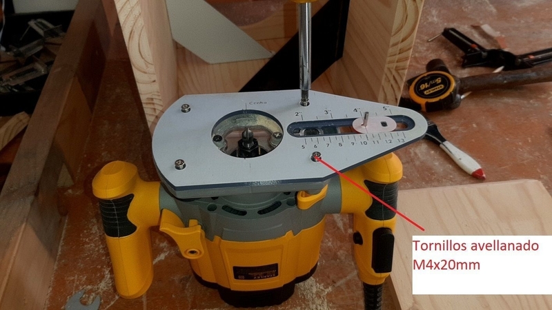 BASE COMPAS PARA HACER AGUJEROS CON ROUTER STANLEY SRR1200-B2