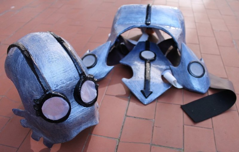 Xelor wearable female armor from Wakfu game