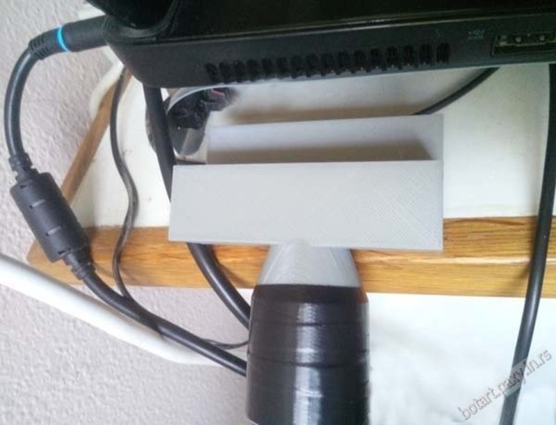 Laptop cooler cleaner module for vacuum cleaner