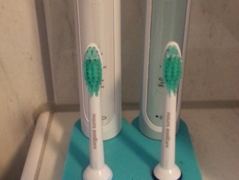 Double Philips Sonicare Stand
