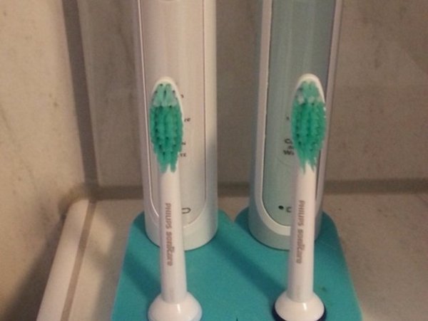 Double Philips Sonicare Stand