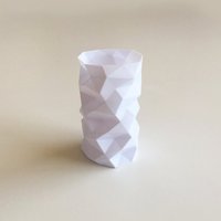 Poly Vase 3 - Thumbnail 3