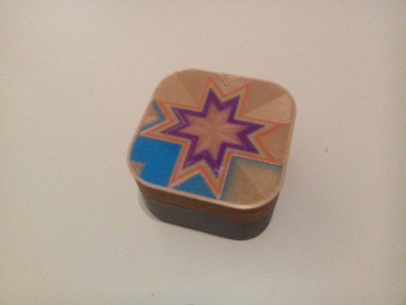 Customized rounded box 8x8x3cm