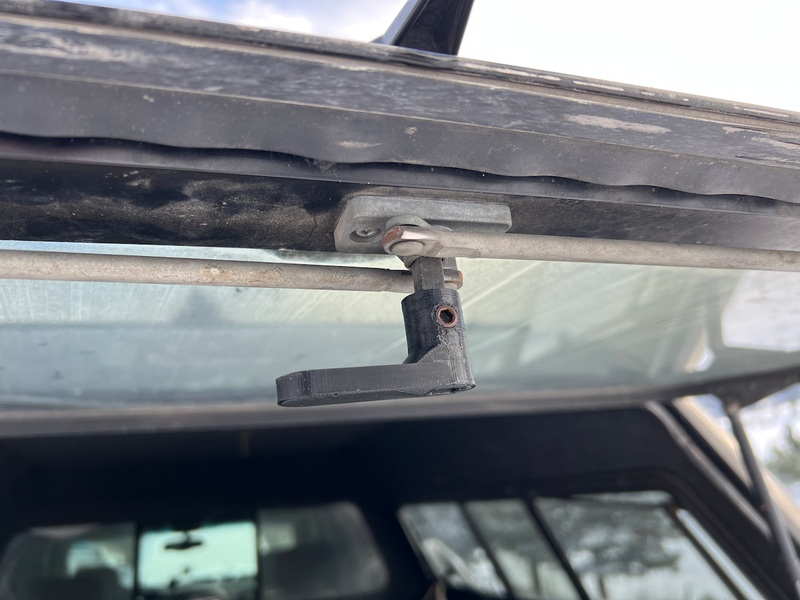 Pick up Topper Inside Latch