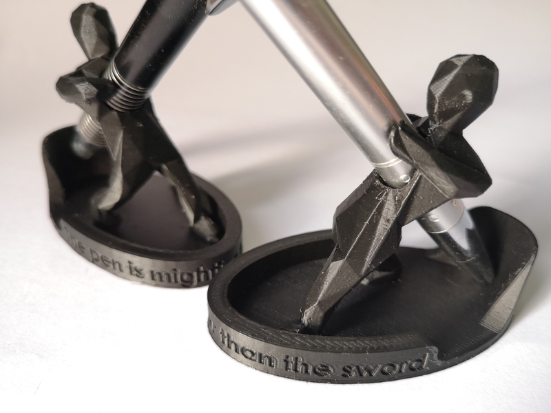 Low poly pen holder