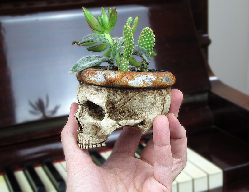 Screw Skull - ( mini vase )