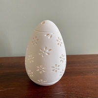 Easter Egg with flower petals  - Thumbnail 3