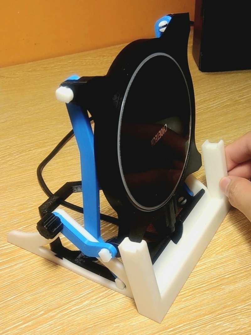 Reclining Wireless Charger Mount v1