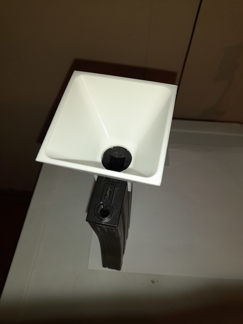 Embudo para mags highcap M4 (airsoft)