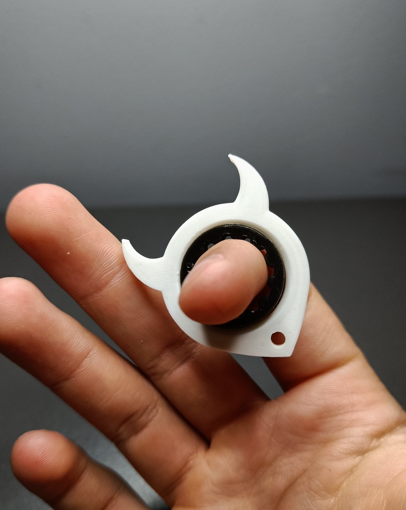 DEVIL KEYCHAIN TIKTOK SPINNER NO BEARING KARAMBIT