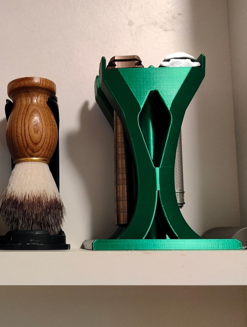 Dual DE shaver stand