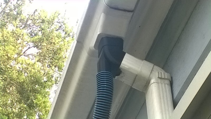 Rainwater collection elbow