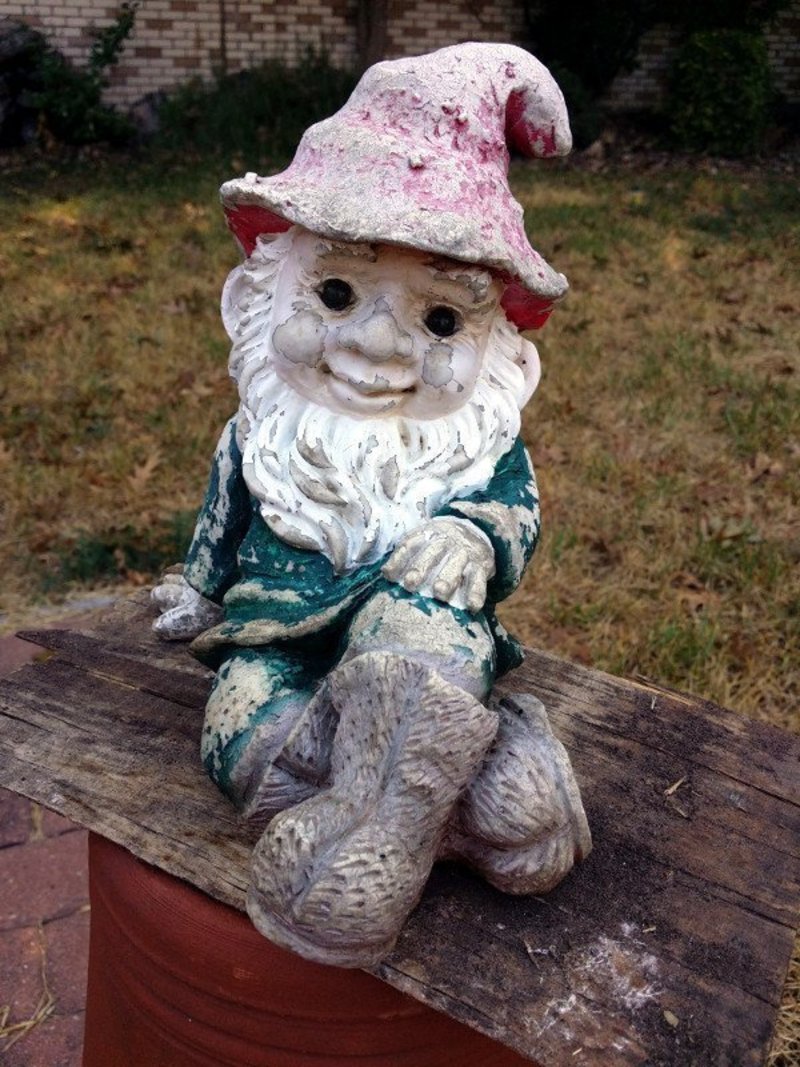 Gnome - Sitting