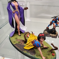 Snow white and evil queen diorama - Thumbnail 2