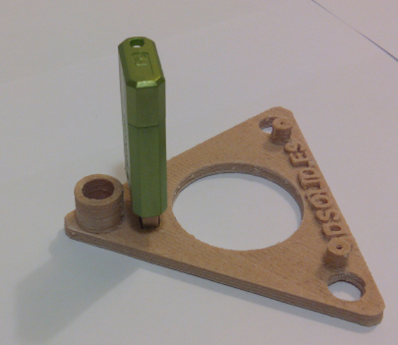 Triangle holder for  smartphone or tablet by  www.3dsolid.es 3D Print 51988