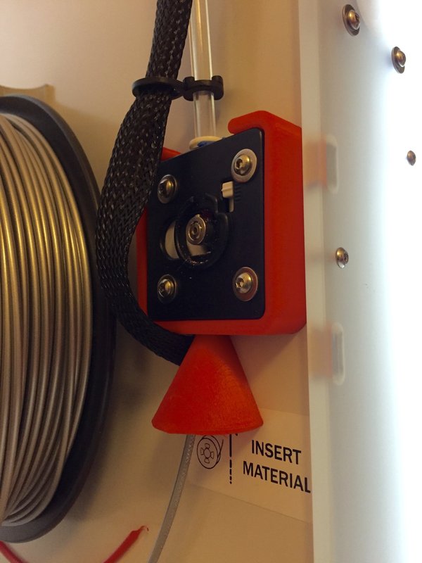 Stop fumbling while changing filaments with this little add-on